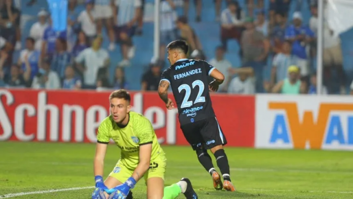 Atlético  no pudo contra Belgrano y perdio 4-2  de local en el Monumental